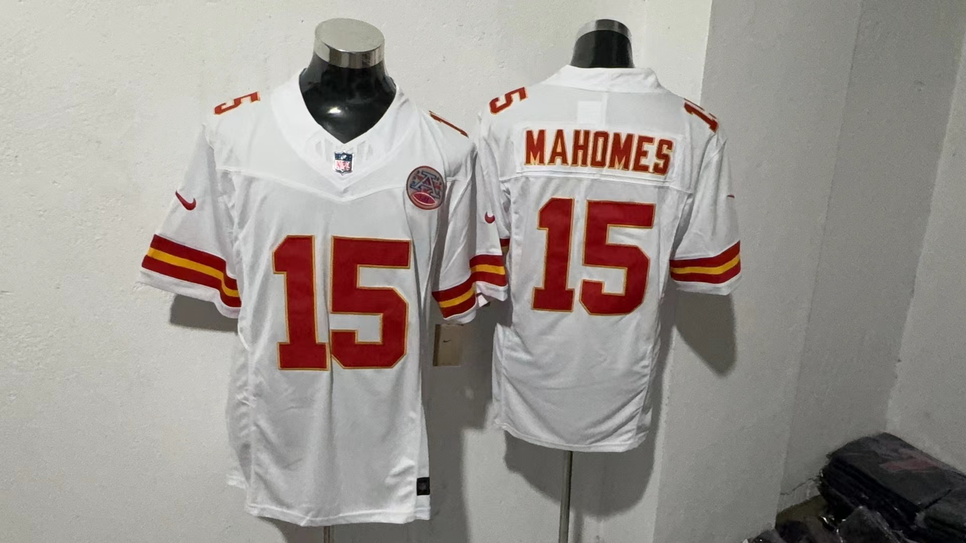 Patrick Mahomes #15 Chiefs White supplier front and back